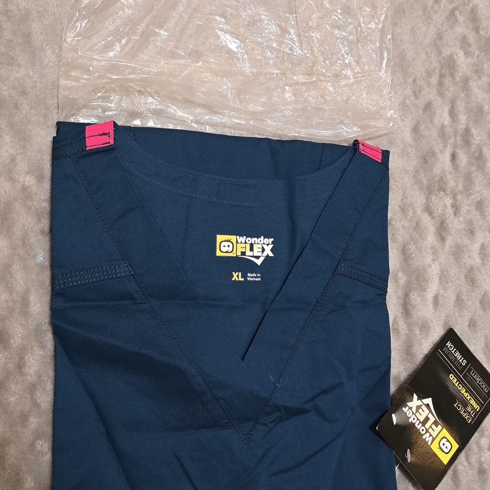 WonderWink WonderFLEX Blue Scrub Top with Pink Accents XL